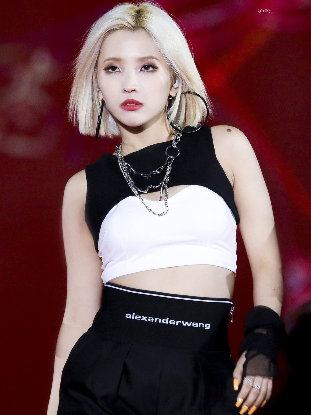 Loạt nữ idol sở hữu đôi môi hình tam giác quyến rũ đang là trend cực “hot” ở Hàn Quốc ảnh 2