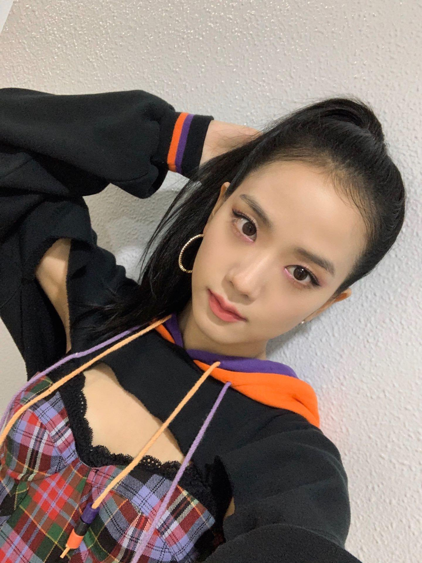 Ngạc nhiên chưa, hai “nàng thơ Dior” Jisoo và Angela Baby lại đụng hàng đồ của hãng khác ảnh 3