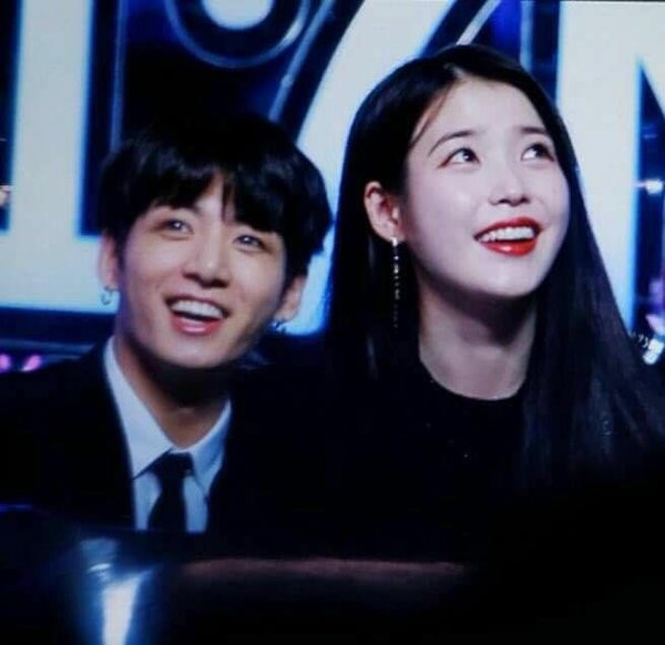 Hoàng Tử Thao bất ngờ tỏ tình với IU mà dân tình lại chỉ quan tâm tới Jungkook ảnh 4