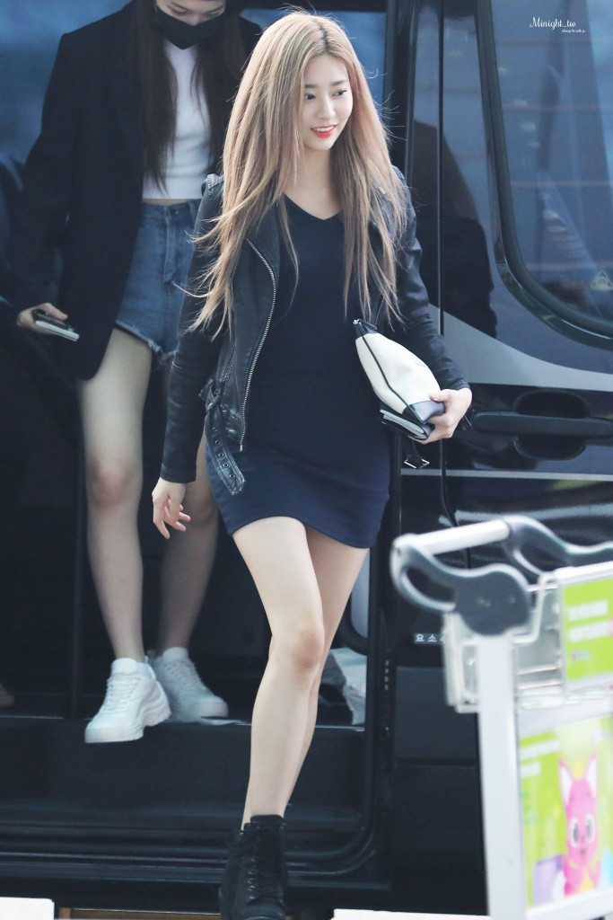 Đâu chỉ Jang Won Young, Kim Min Joo cũng xứng làm “Thủy thủ Mặt Trăng” của IZ*ONE ảnh 6