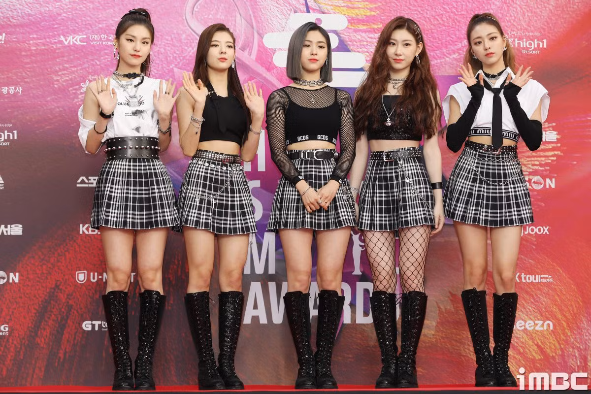 Nếu các nhóm nữ K-Pop cùng ngồi chung một lớp học, bạn sẽ kết thân với ai? ảnh 7