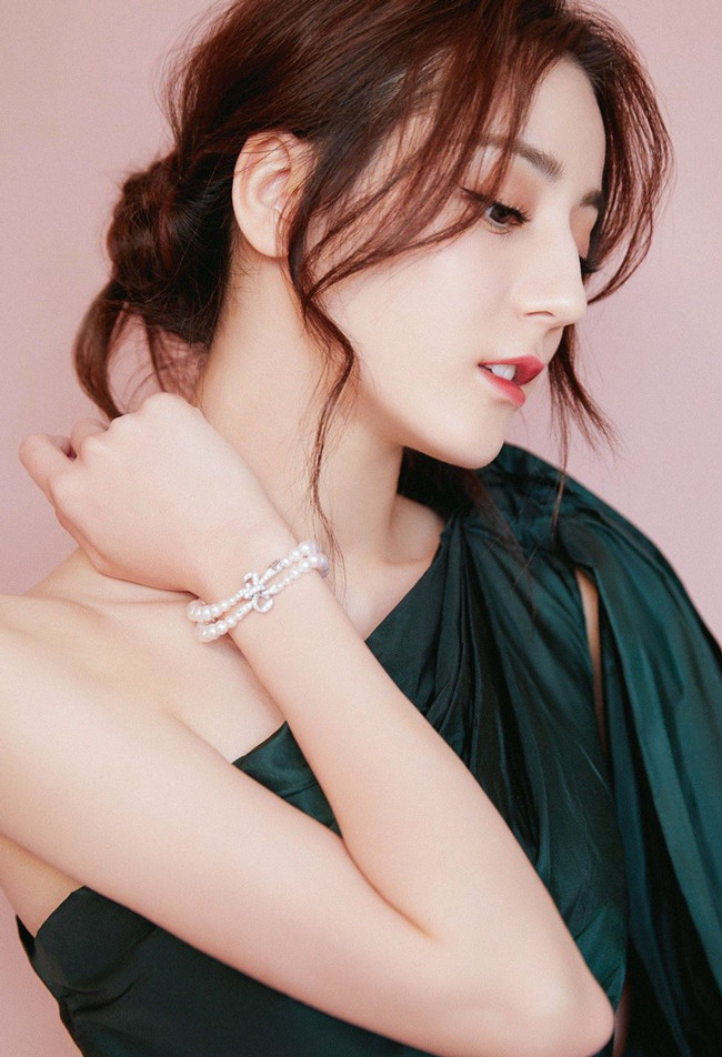 Giữa Tiêu Chiến và Dương Dương, bạn thích Địch Lệ Nhiệt Ba nên duyên với mỹ nam nào? ảnh 1