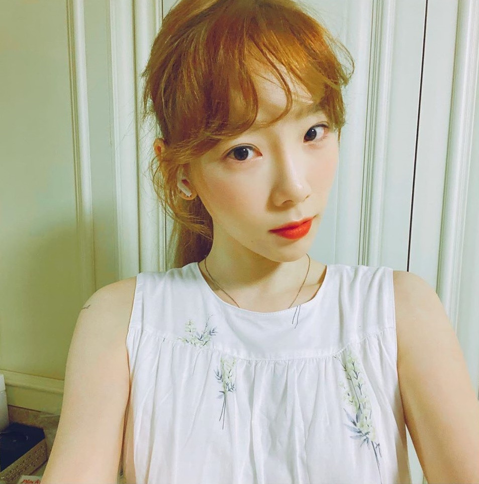 Sao Hàn 24H: COVID-19 có bủa vây vẫn không quên ngắm hoa anh đào mùa Xuân ảnh 8