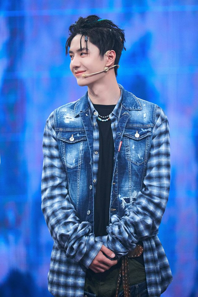 Diện đồ phá cách, cá tính nhưng Vương Nhất Bác lại bị netizen “ném đá” vì chi tiết này ảnh 3