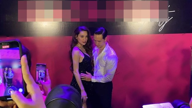 Lần đầu tiên từ khi có tin đồn mang thai, Hồ Ngọc Hà công khai khoe bụng bầu ảnh 3