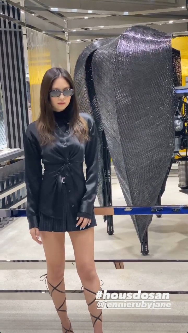 Đi quảng bá kính mắt nhưng Jennie lại khiến netizen mải tập trung vào đôi chân cực phẩm ảnh 5