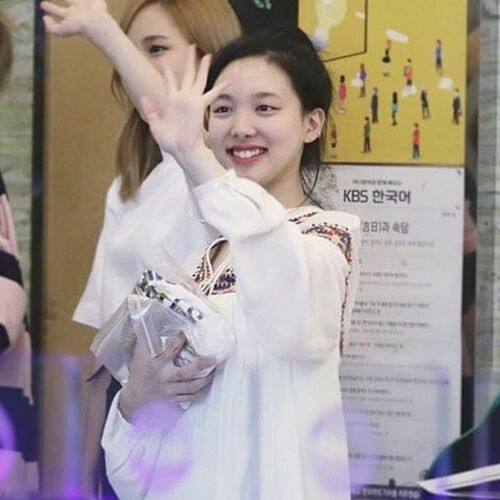 Sở hữu da đẹp nét xinh sẵn rồi nên những idol này thường xuyên khoe mặt mộc ảnh 11