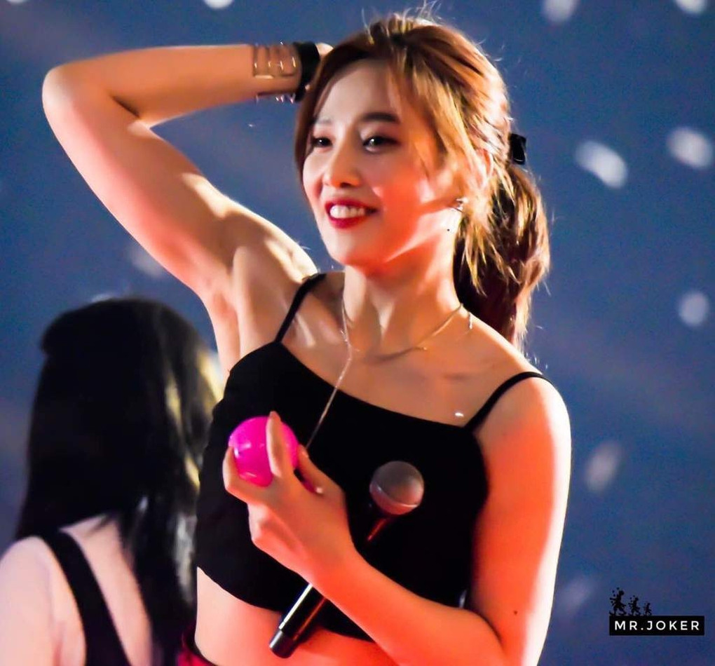 Ngoài Kim Sejeong, K-Pop còn rất nhiều nữ idol “nhìn mặt đáng yêu, nhìn cánh tay hết hồn” ảnh 3