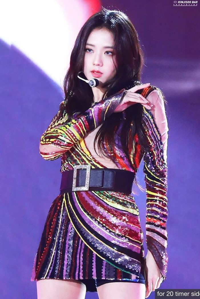 Đã tìm ra cô gái bị stylist dìm dáng nhất trong concert BLACKPINK: Jisoo chứ không ai khác! ảnh 9