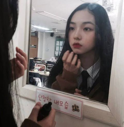 Ảnh thời học sinh của Karina (aespa) trông như nào mà được khen “đẹp hoàn hảo”? ảnh 2