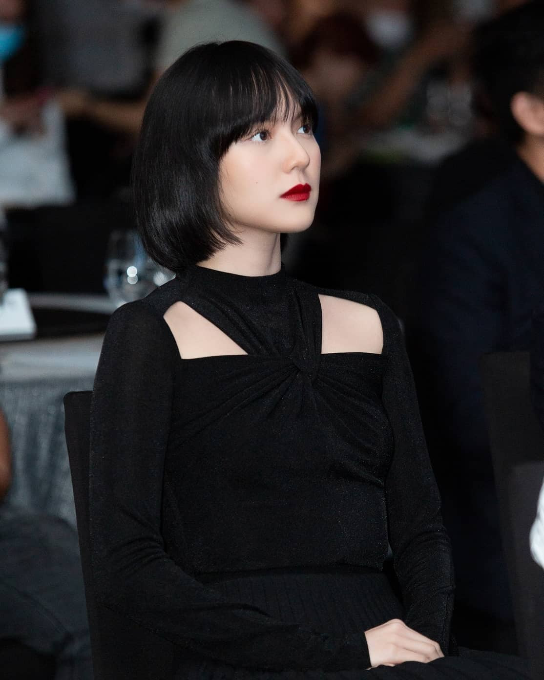 Nhìn 3 người đẹp V-Biz đụng hàng bộ váy đen mới thấy quá mảnh mai chưa chắc đã đẹp ảnh 3