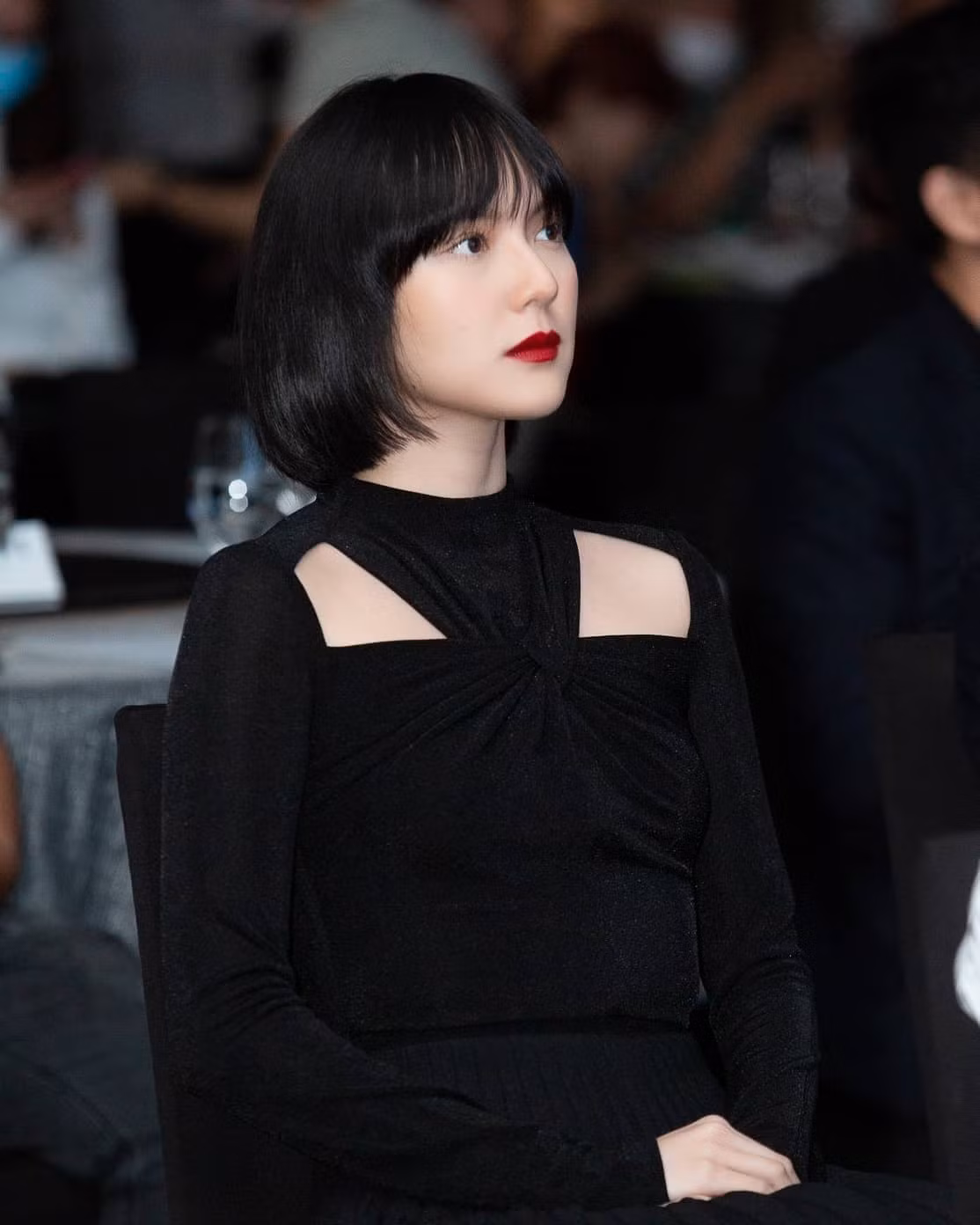 Nhìn 3 người đẹp V-Biz đụng hàng bộ váy đen mới thấy quá mảnh mai chưa chắc đã đẹp ảnh 3