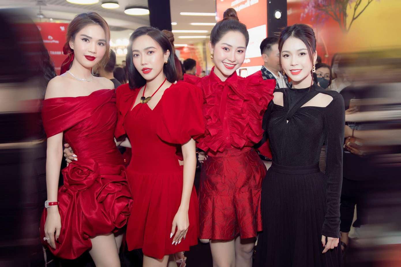 Nhìn 3 người đẹp V-Biz đụng hàng bộ váy đen mới thấy quá mảnh mai chưa chắc đã đẹp ảnh 5