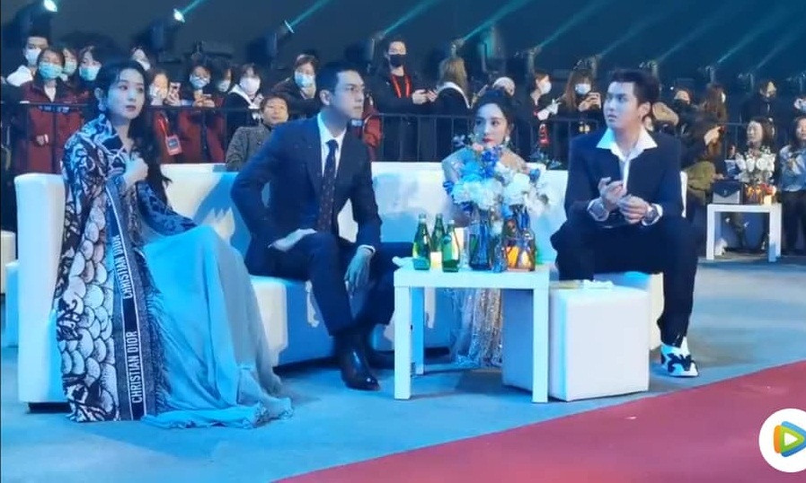 Nổi tiếng là cư xử khéo léo, cớ sao Dương Mịch lại bơ đẹp Triệu Lệ Dĩnh thế này? ảnh 4