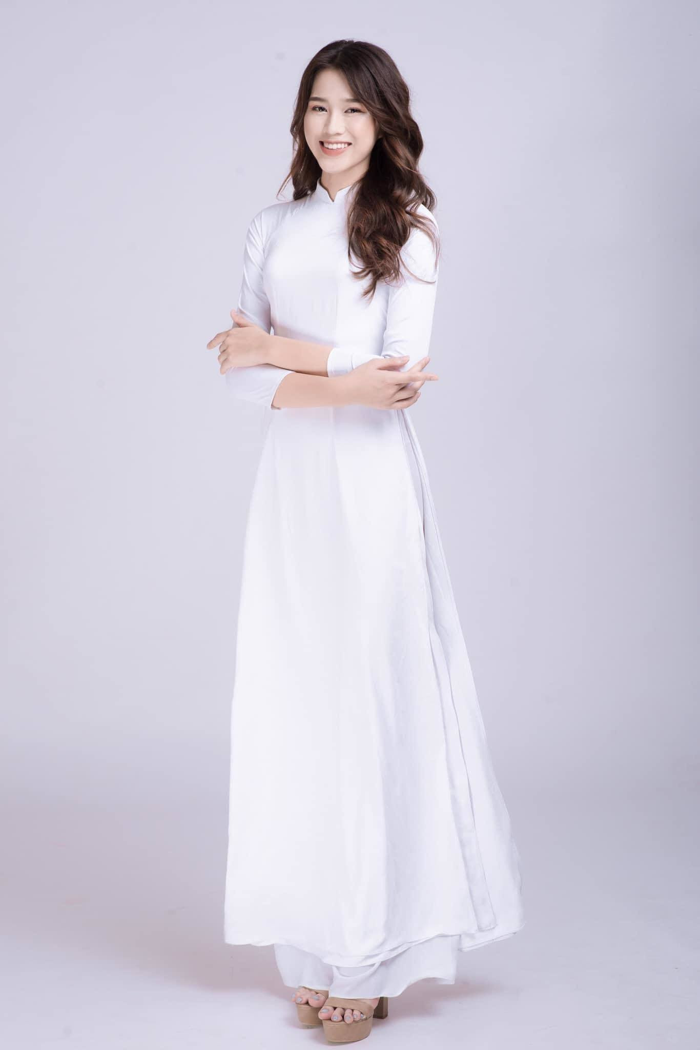 Soi ảnh chụp Hoa hậu Đỗ Thị Hà sau đăng quang: Thăng hạng vượt bậc về thần thái! ảnh 6