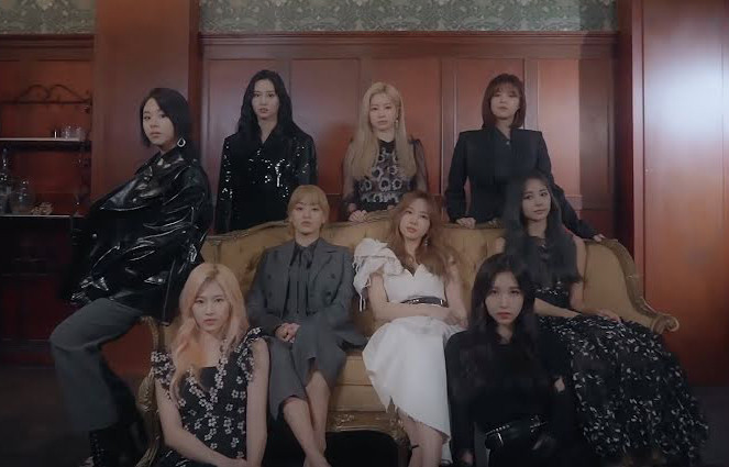 Nayeon (TWICE) năm lần bảy lượt mặc đồ một mình một kiểu, muốn chơi trội hay gì? ảnh 5