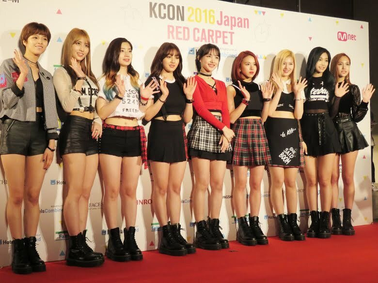 Nayeon (TWICE) năm lần bảy lượt mặc đồ một mình một kiểu, muốn chơi trội hay gì? ảnh 4