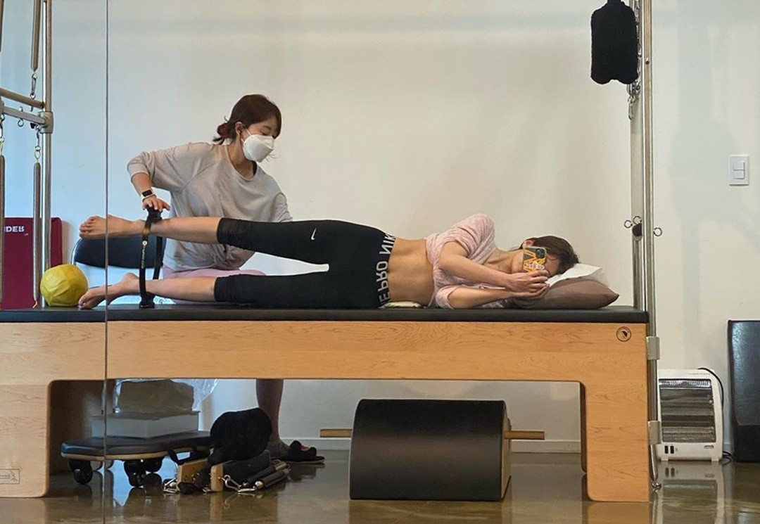 Sao Hàn 24H: Jeon Somi khoe cơ bụng, Ten (NCT) khoe tóc mới, Hyuna khoe bạn trai ảnh 4