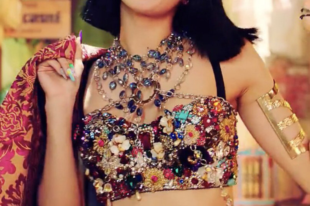 Cùng hô biến quần thành áo, stylist YG chứng tỏ đẳng cấp hơn hẳn JYP nhờ ý tưởng này ảnh 5