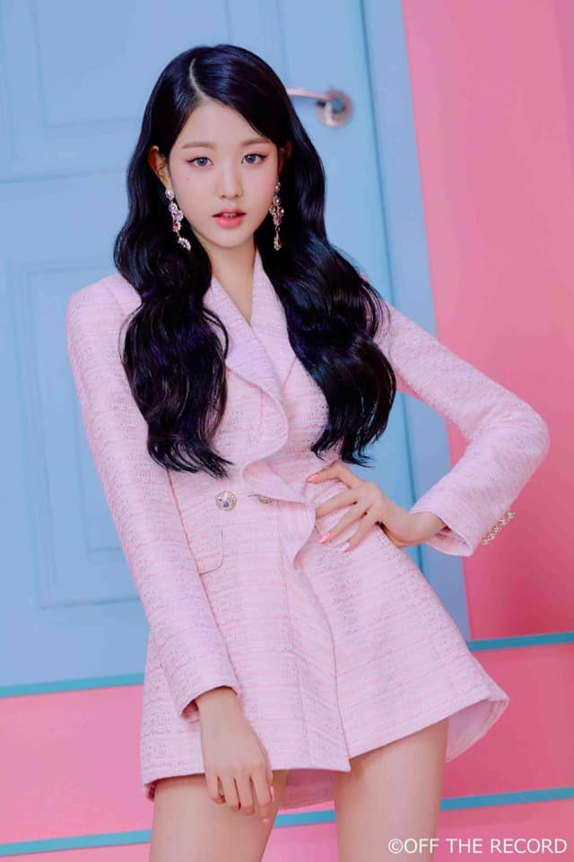 Lần đầu tiên trong lịch sử, Jang Won Young (IZ*ONE) chụp tạp chí mà bị chê về nhan sắc ảnh 4