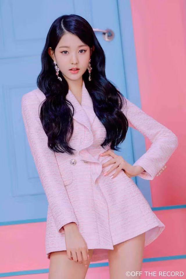 Lần đầu tiên trong lịch sử, Jang Won Young (IZ*ONE) chụp tạp chí mà bị chê về nhan sắc ảnh 4