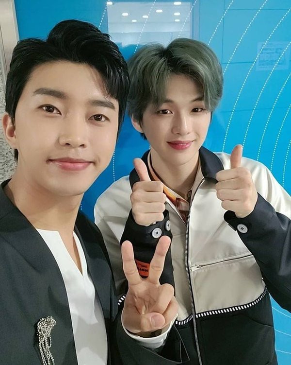 Tân binh khiến Kang Daniel sướng rơn khi xin được chữ ký là ai? ảnh 1