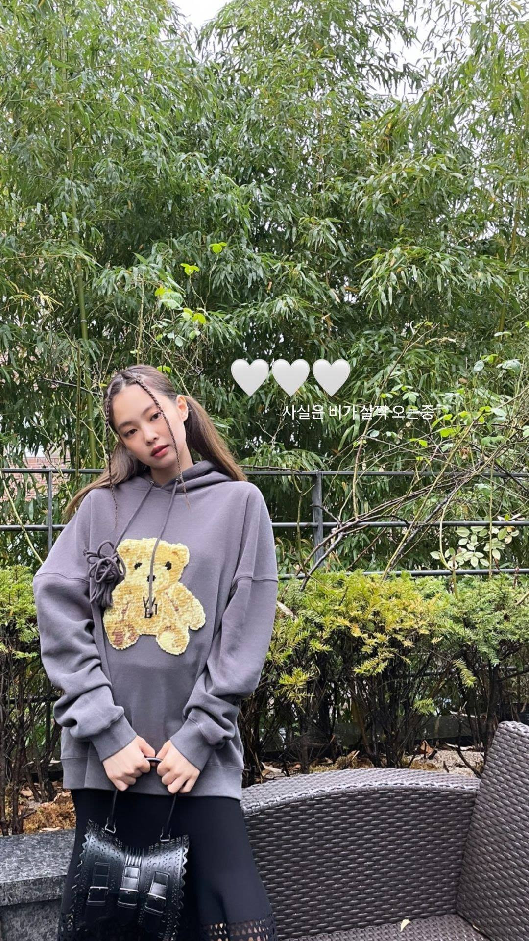 Cạn lời với phong cách mới của Jennie: Từ kiểu tóc đến trang phục đều dị đến không tưởng ảnh 2