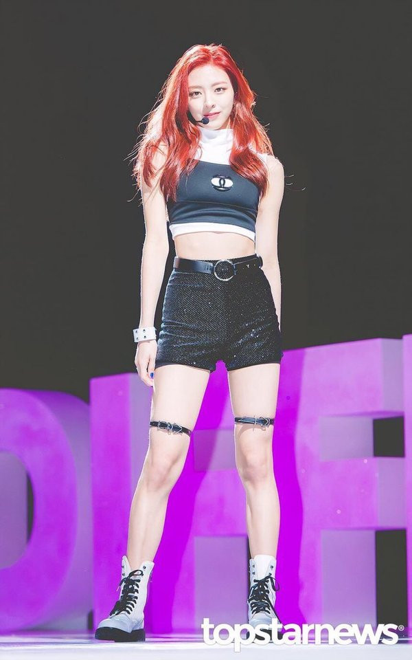 Hội “nữ idol đẹp như Thủy thủ Mặt Trăng” kết nạp thành viên mới: Xinh như búp bê sống ảnh 2