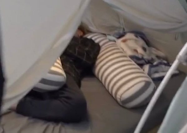 Jungkook có thói quen nằm ngủ như thế nào mà ARMY khuyên “bỏ ngay đi anh”? ảnh 6