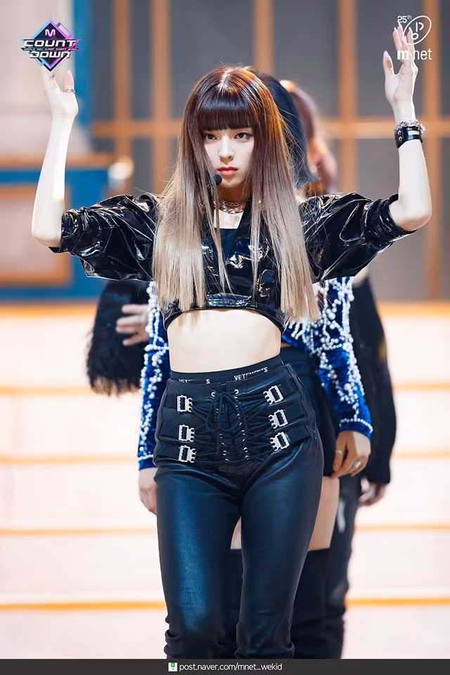 Bí quyết nào giúp Yuna (ITZY) trở thành cô em út siêu hút fan? ảnh 10