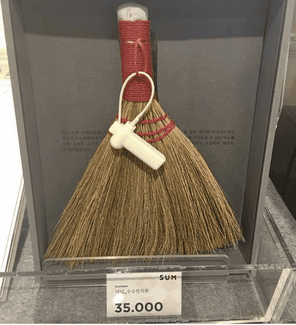 Fan chớ dại mua 5 món goodie này kẻo “khi mua hết tiền nhận hàng hết vui” ảnh 1