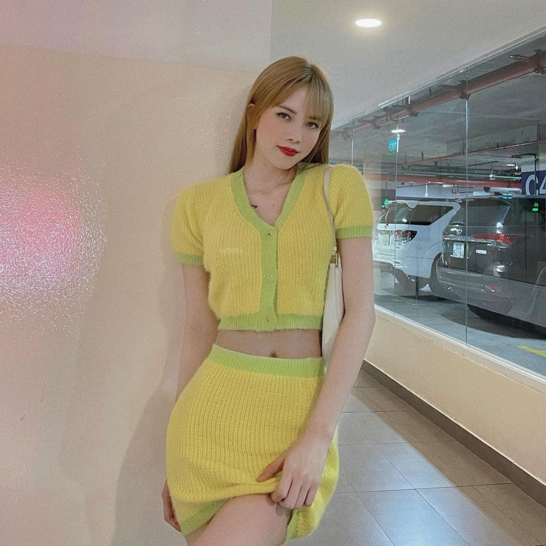 Đắng như Thiều Bảo Trâm: Vừa khoe dáng đã bị nghi mặc đồ nhái của váy Jennie diện ảnh 2