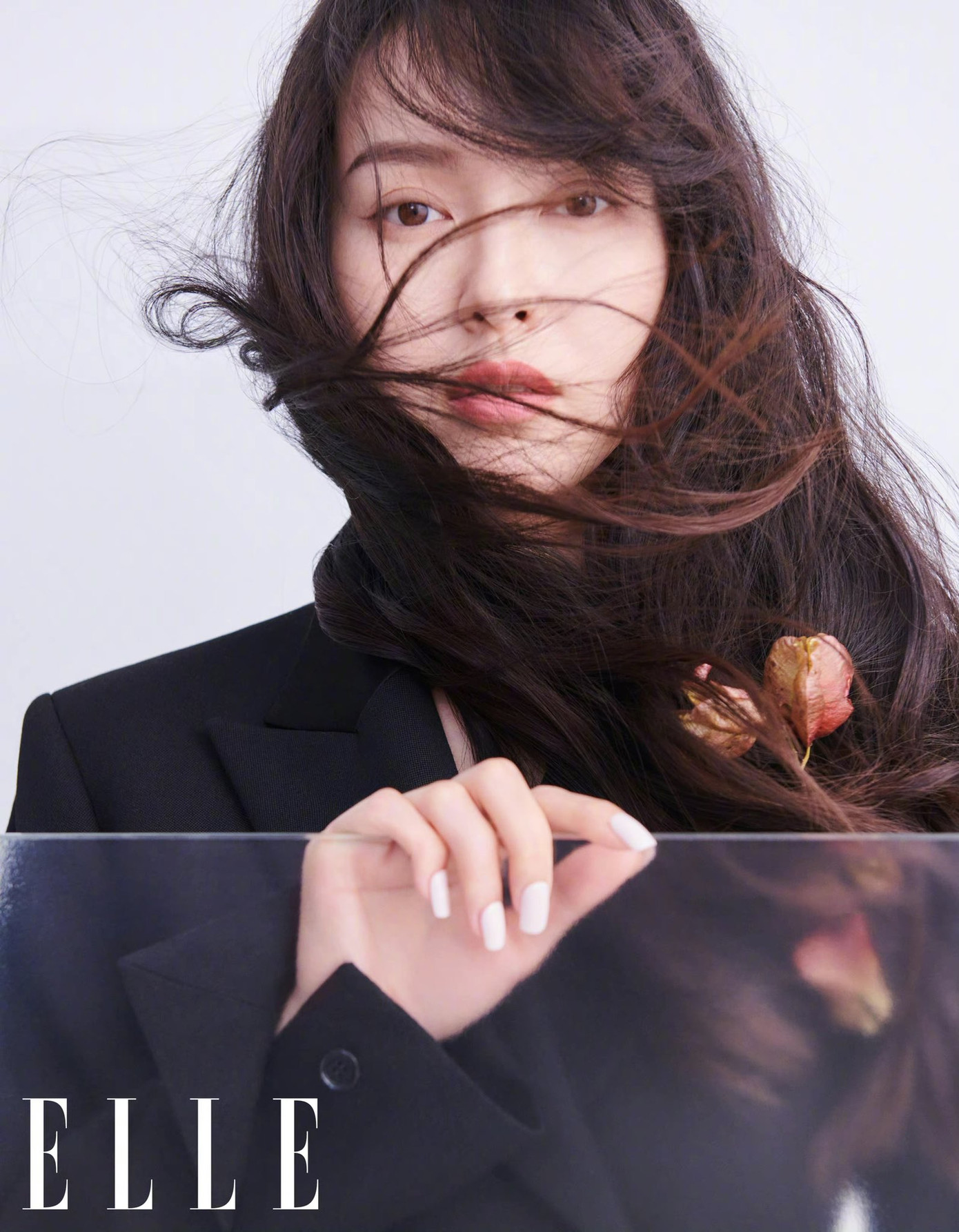 Lisa (BLACKPINK) tiếp tục hứng “gạch đá” chỉ vì bìa báo Elle Trung Quốc số cuối năm ảnh 5