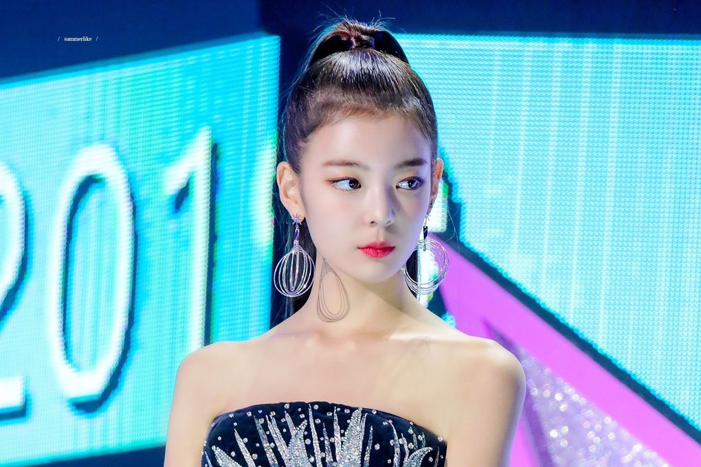 Netizen xứ Hàn quan tâm đến cả khuôn đầu của idol và đây là cô gái được khen nhiều nhất ảnh 4