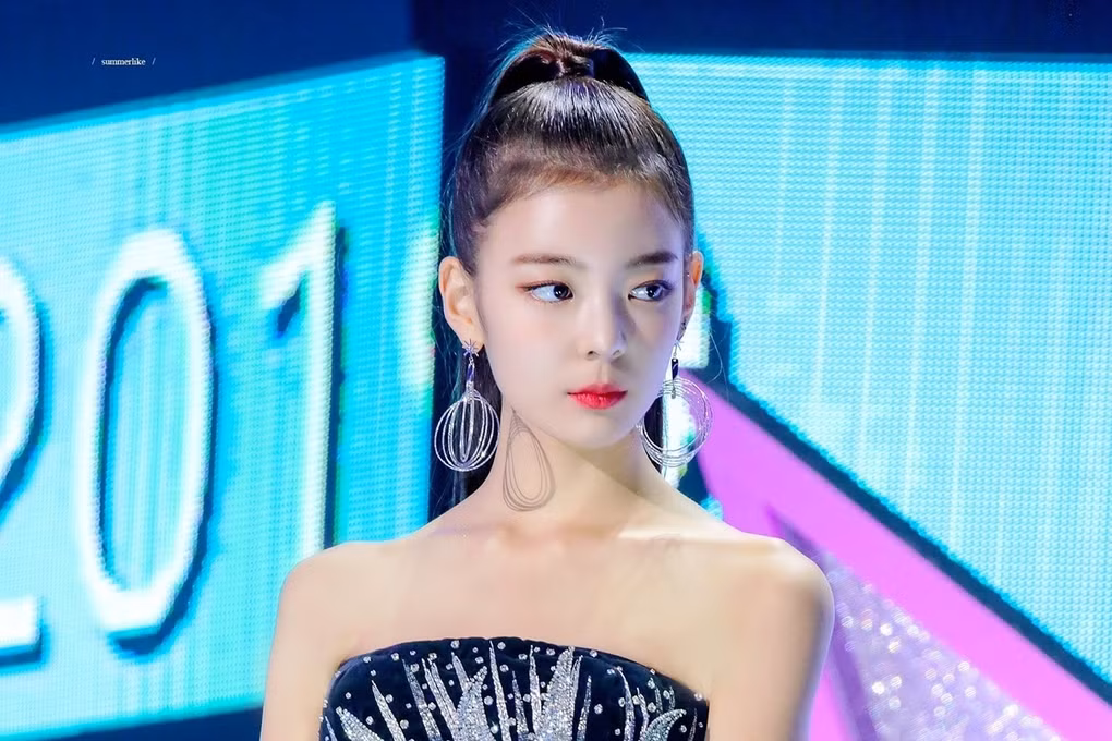Netizen xứ Hàn quan tâm đến cả khuôn đầu của idol và đây là cô gái được khen nhiều nhất ảnh 4