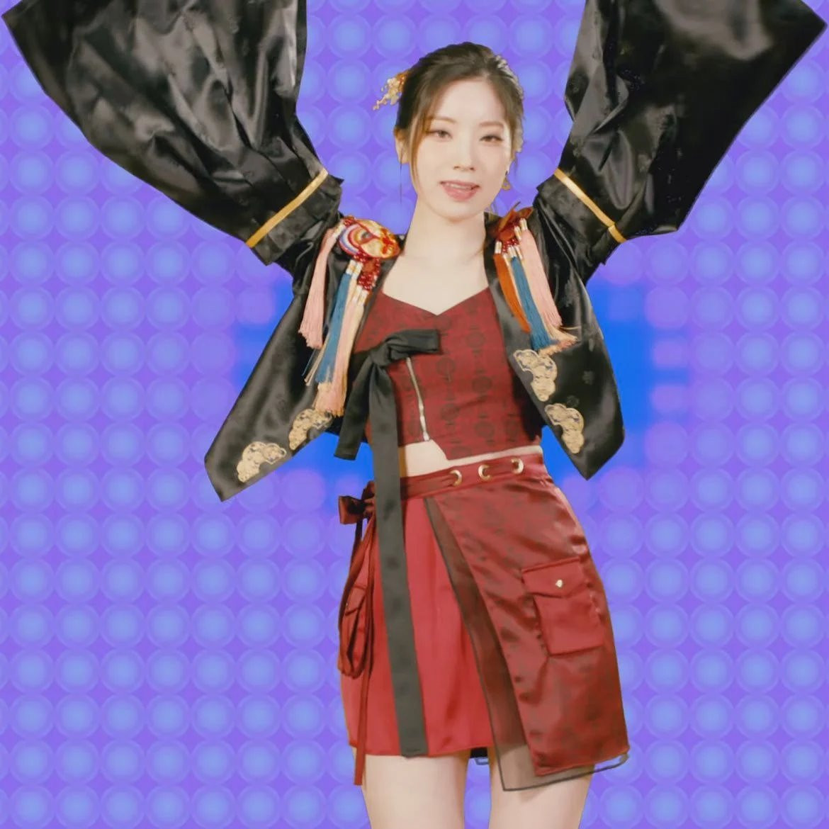 Áo hanbok Dahyun mặc Cứ ngỡ Dahyun (TWICE) đụng hàng hanbok với Jisoo (BLACKPINK) nhưng sự thực ê chề hơn nhiều ảnh 2