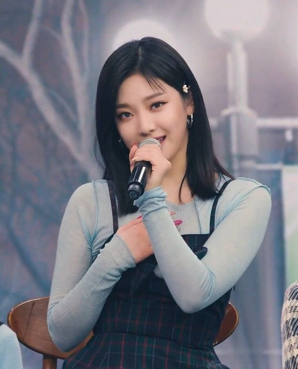 Ningning (aespa) chịu cảnh bị “dìm hàng nhan sắc” chỉ vì stylist chọn sai kiểu tóc ảnh 3