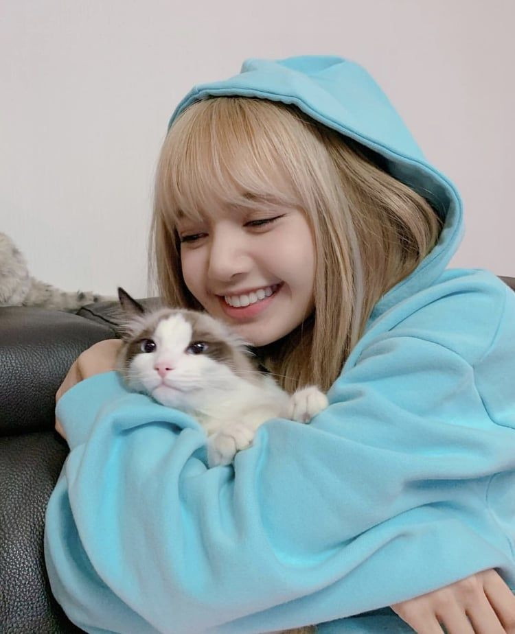 Hỏi nhanh đáp gọn với Lisa: Thứ gì quan trọng hơn cả tóc mái trị giá 200 tỷ đồng? ảnh 4