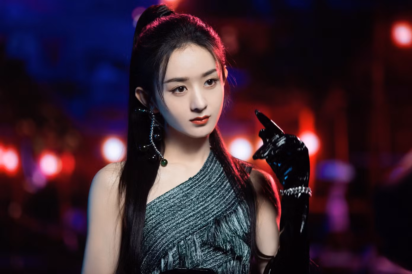 Cùng tạo hình công chúa Raya, Hoa hậu H'Hen Niê và Triệu Lệ Dĩnh ai thần thái hơn? ảnh 3