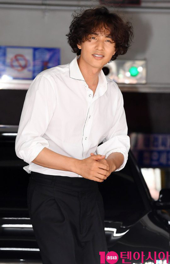 Cứ bảo tóc dài lãng tử nhưng loạt nam thần xứ Hàn đã “toang” vì style “ông chú” này ảnh 3