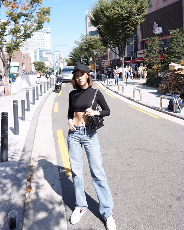 Trùng hợp thay, Hoa hậu Mỹ Linh và Hoa hậu Tiểu Vy cùng làm điều này sau khi hết nhiệm kỳ ảnh 5