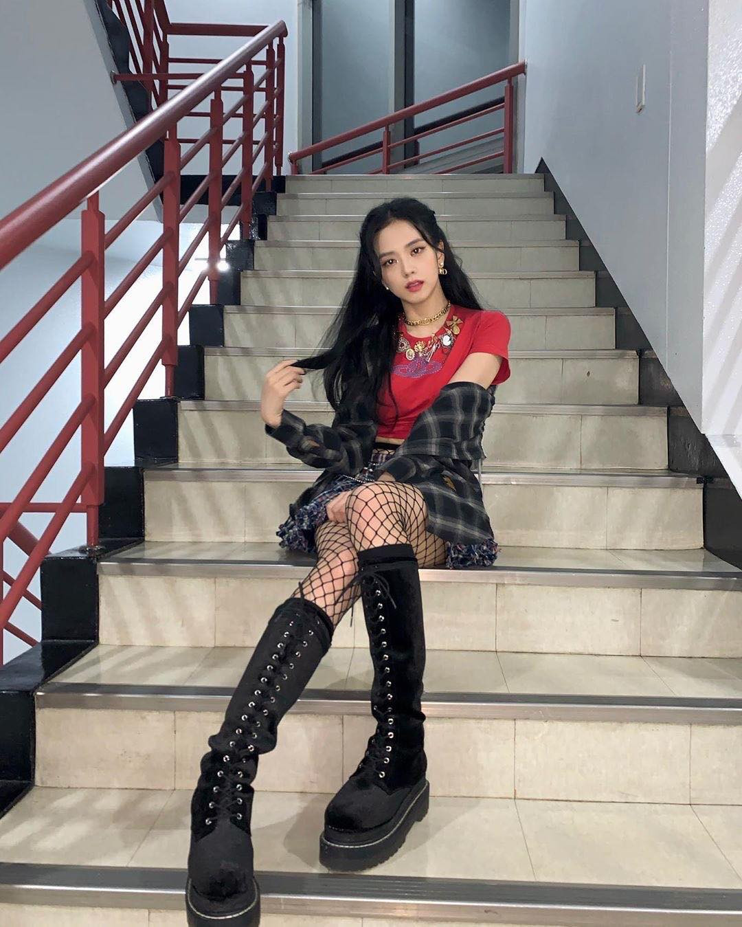 Tuyệt chiêu nào giúp Jisoo dù thấp nhất BLACKPINK nhưng vẫn khiến người khác ngước nhìn? ảnh 9