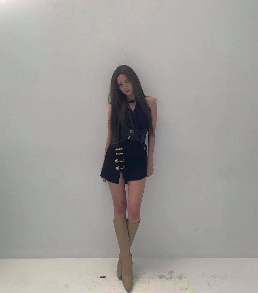 Tuyệt chiêu nào giúp Jisoo dù thấp nhất BLACKPINK nhưng vẫn khiến người khác ngước nhìn? ảnh 2