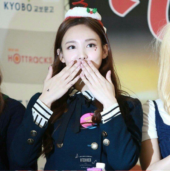 Nayeon (TWICE) debut đã lâu nhưng giờ fan mới biết cô sở hữu kỷ lục ngoại hình này ảnh 7