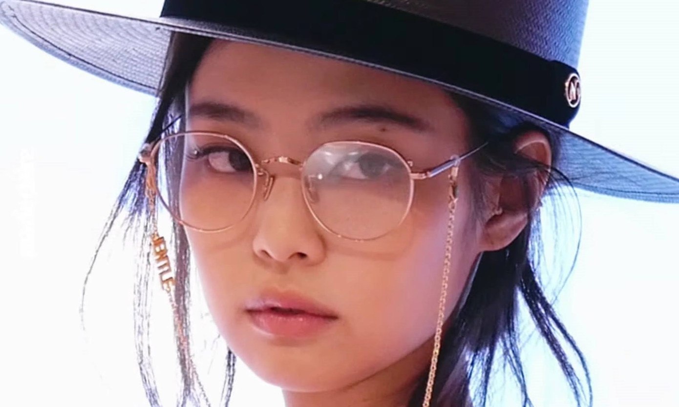 Chờ mãi không thấy album mới, Jennie (BLACK PINK) chuyển nghề thiết kế kính và bán kẹo ảnh 2