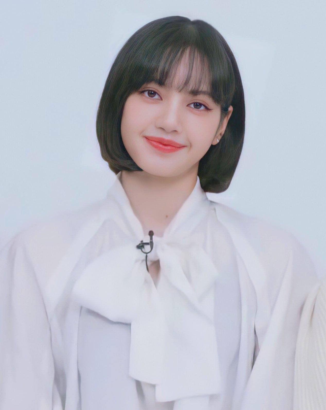 Lisa bỗng dưng chuyển sang tóc mái thưa: Trước đã xinh nay còn đẹp hơn bội phần ảnh 9