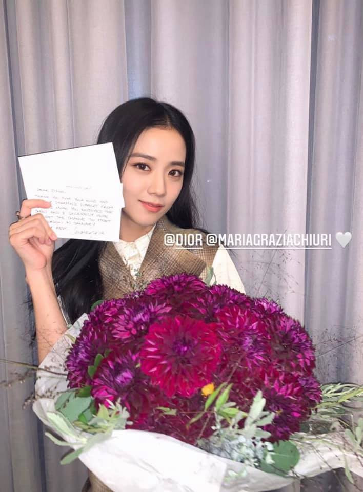 Jisoo (BLACKPINK) vốn giấu nhược điểm rất khéo mà lần này lại chọn trang phục sai quá sai ảnh 7