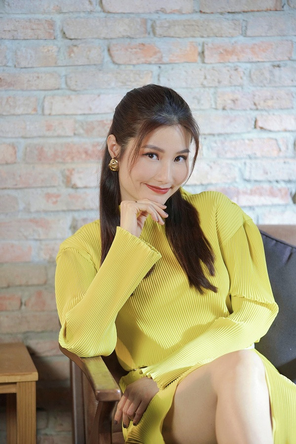 Diễm My vào vai cô gái tôn thờ chủ nghĩa độc thân Giờ thì netizen đã biết dự án bí mật của Lan Ngọc, Nhã Phương và Diễm My 9X là gì ảnh 2