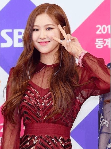 Chỉ vì ảnh teaser quá xinh mà Rosé (BLACKPINK) lại bị netizen nghi ngờ đụng dao kéo ảnh 4