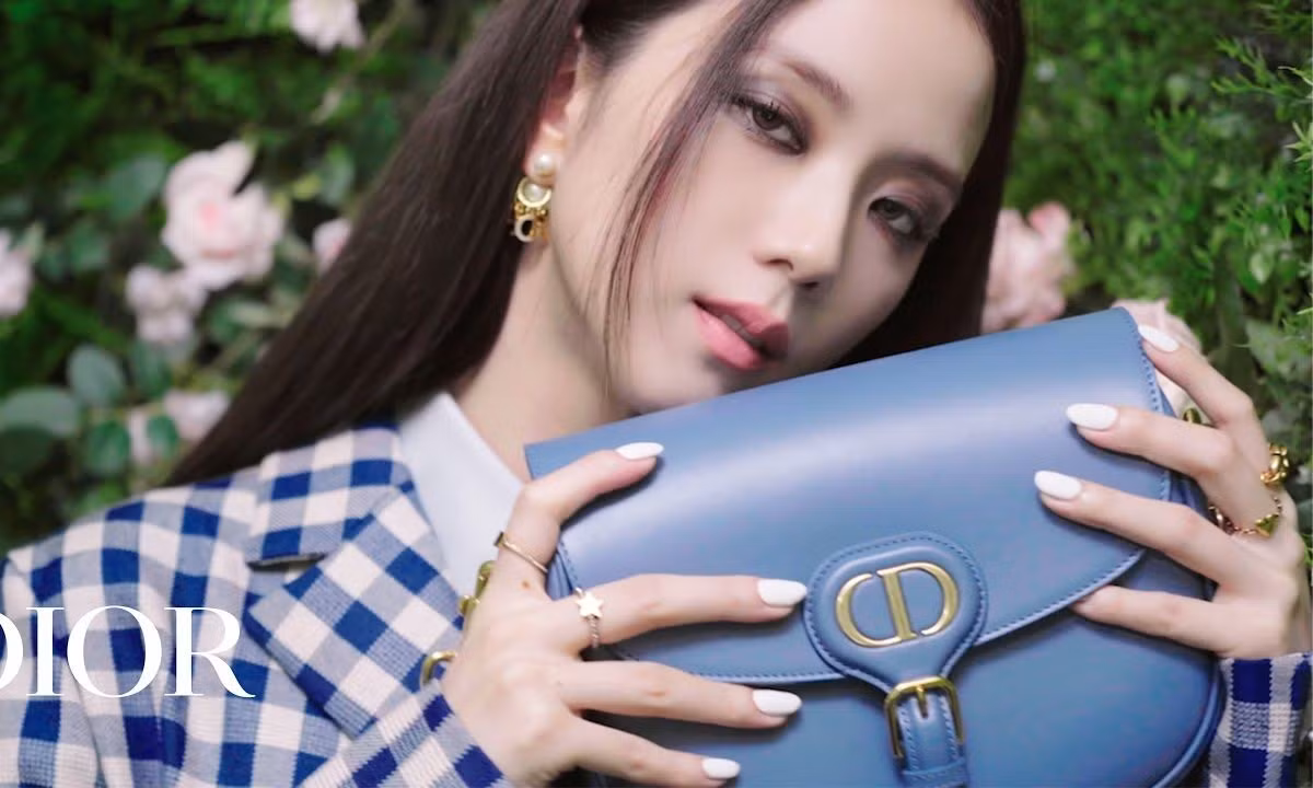 Không hổ danh “idol xinh như Hoa hậu”, Jisoo cứ trang điểm mắt khói lại đẹp hút hồn ảnh 7